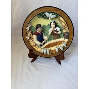 Disney Snow White & Seven Dwarfs 3D Relief Plate Love’s First Glance Chipped